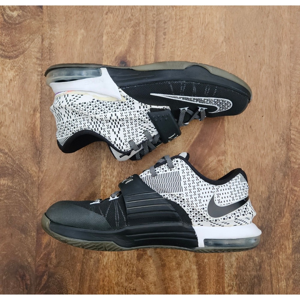 Nike KD 7 BHM Sneakers Boys 7Y Black White Kevin Durant - One Shoe Damaged